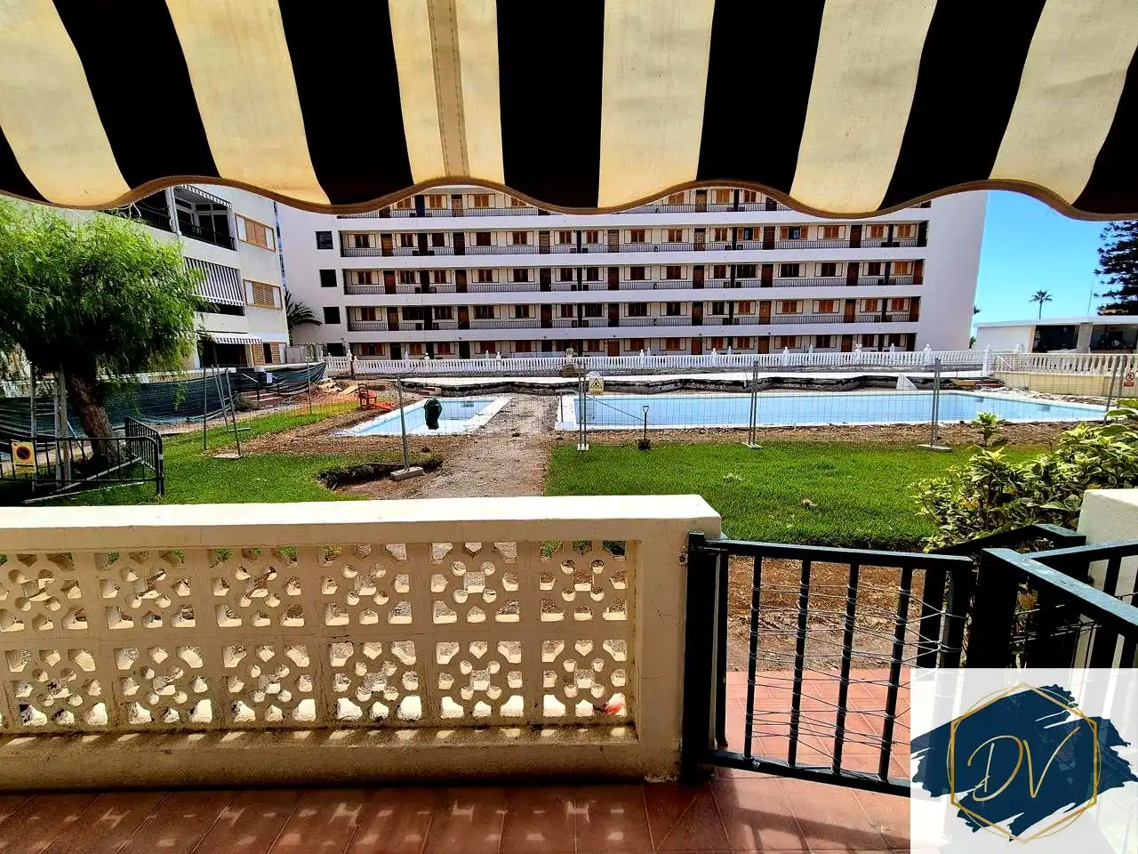 Swimming pool of Ground floor for sale in Los Cristianos