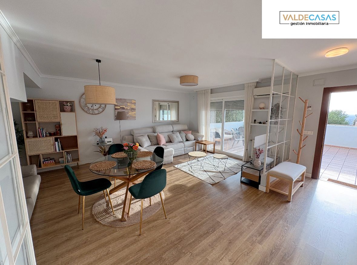 Sala d'estar de Casa adosada en venda en  Granada Capital amb Aire condicionat, Calefacció i Terrassa