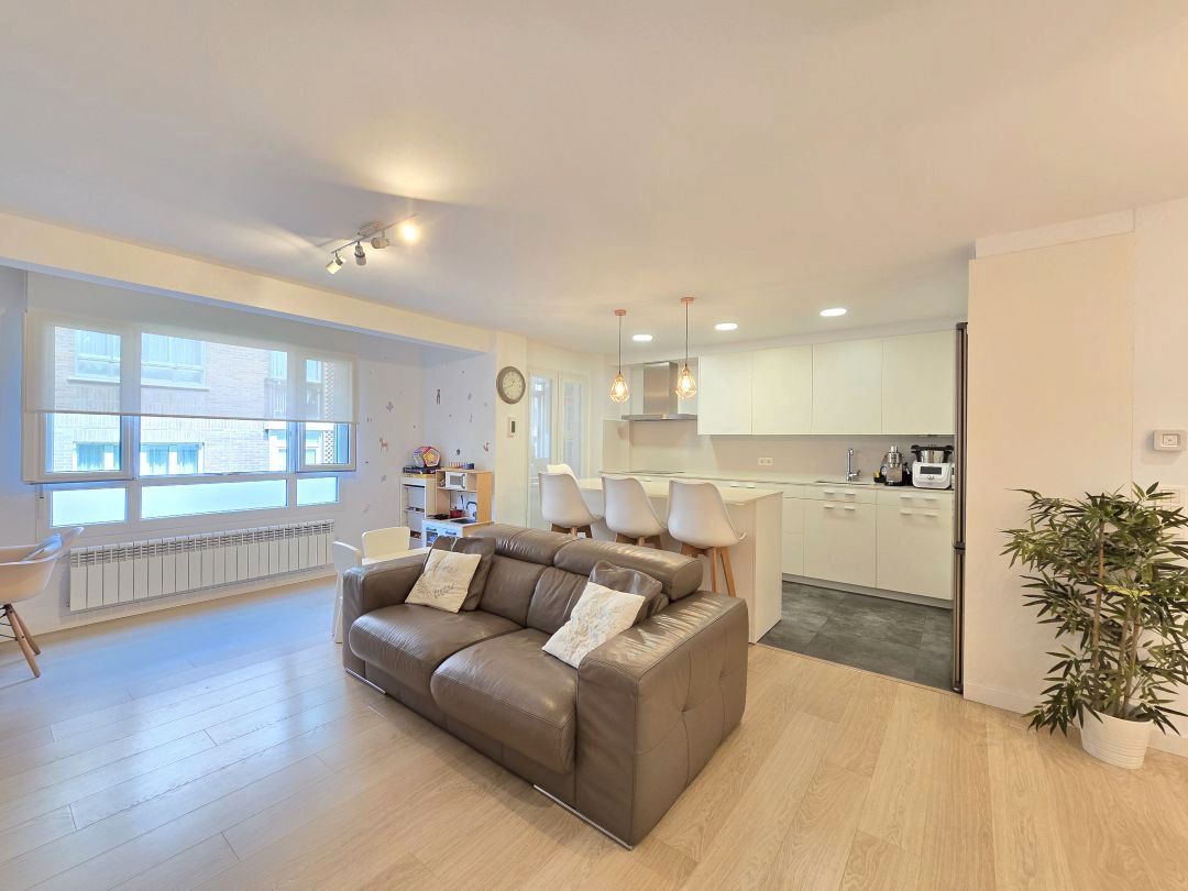 Kitchen of Flat for sale in Donostia - San Sebastián   with Heating, Storage room and Balcony