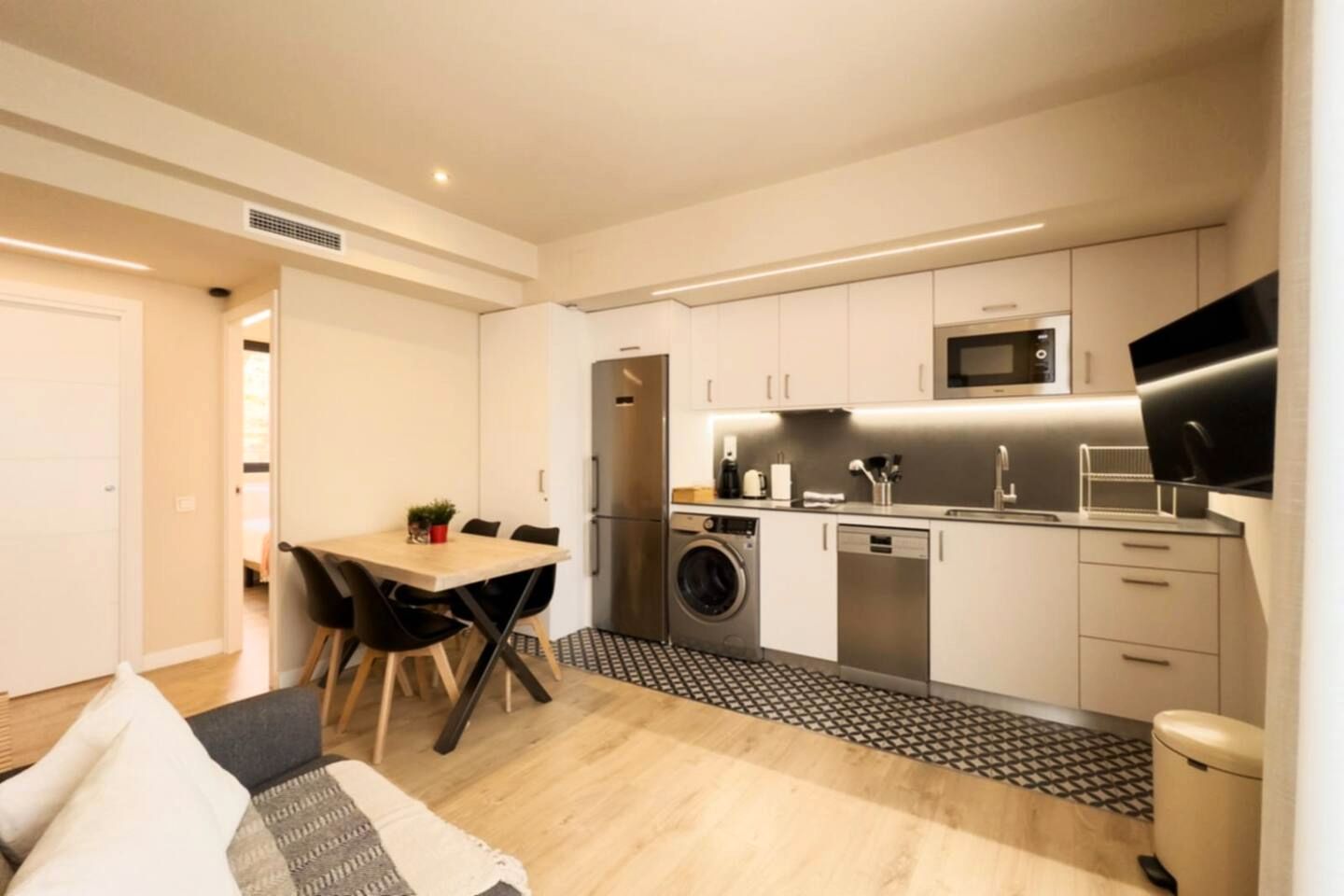 Kitchen of Flat to rent in L'Hospitalet de Llobregat  with Air Conditioner, Heating and Furnished