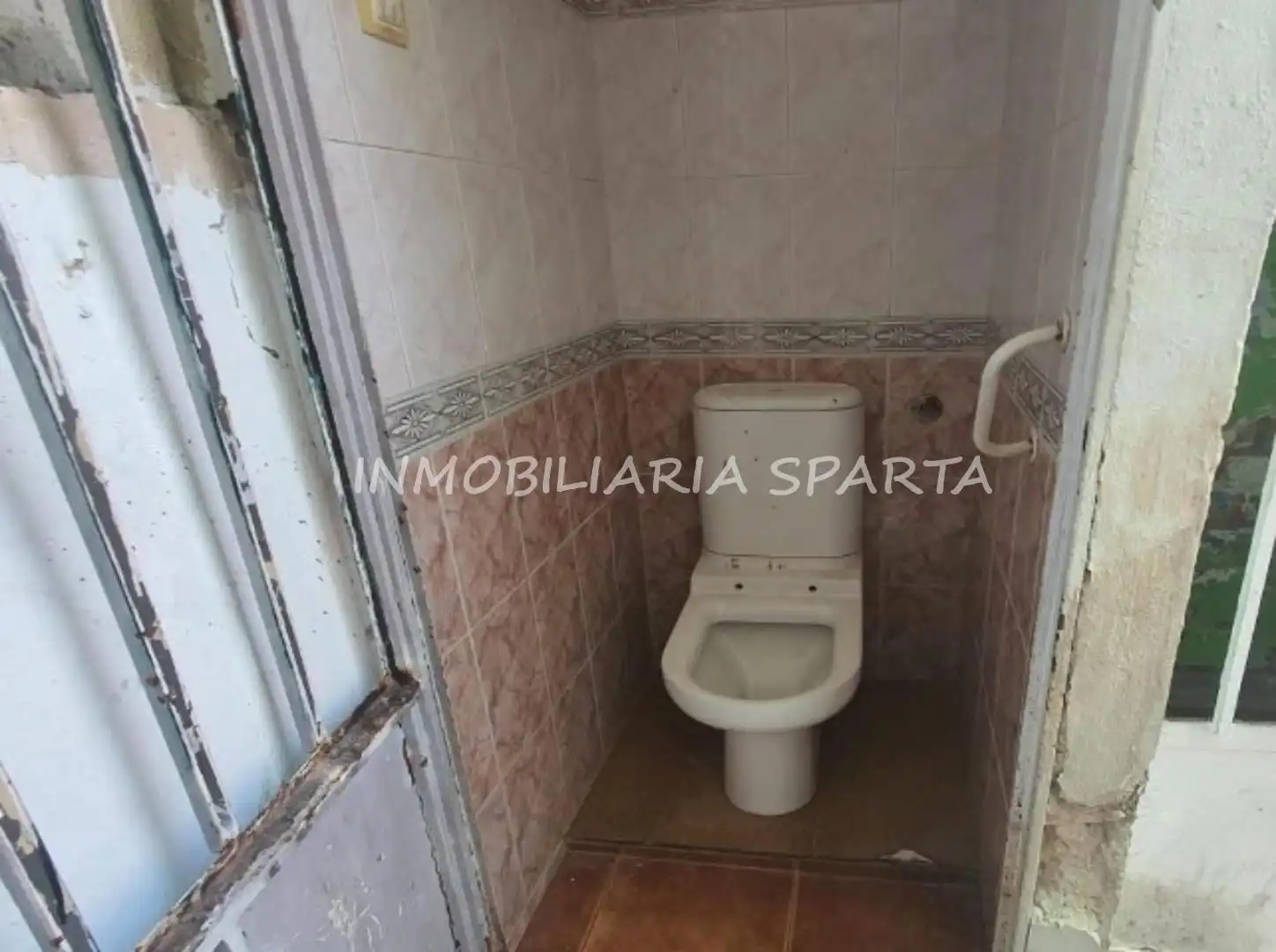 Bany de Casa adosada en venda en San Juan de Aznalfarache amb Terrassa i Balcó