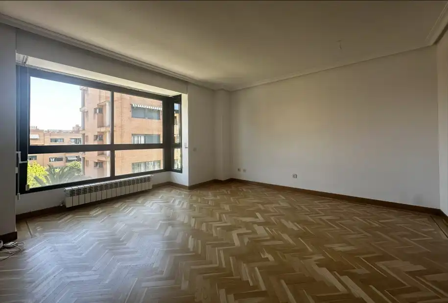 Sala d'estar de Pis en venda en Madrid amb Aire condicionat, Calefacció i Parquet