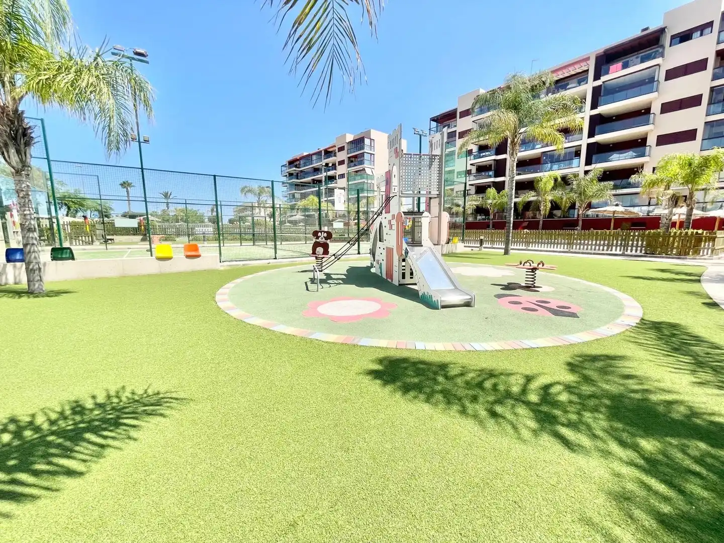 Vista exterior de Apartamento de alquiler en Pilar de la Horadada con Piscina, Amueblado y Lavadora