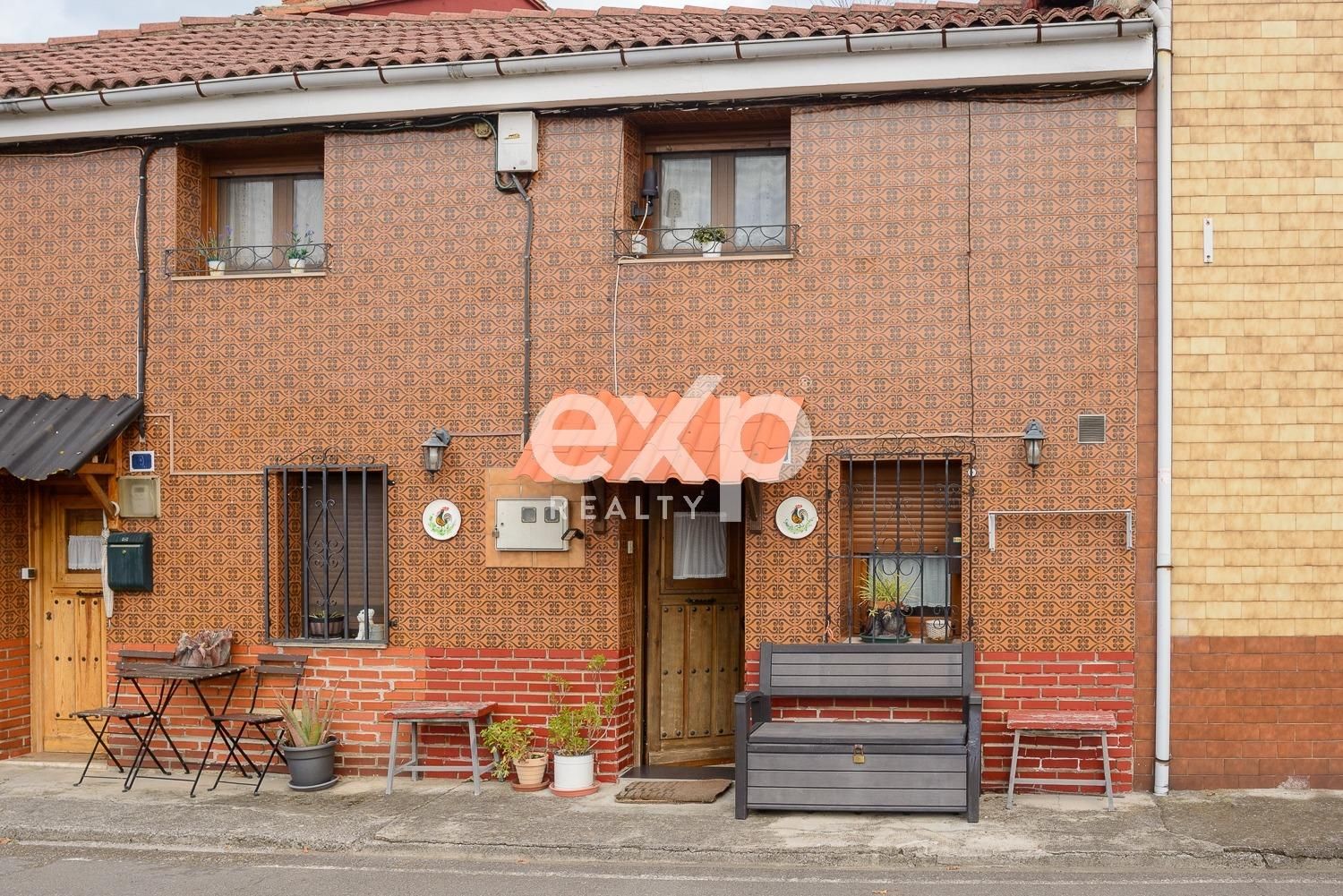 Vista exterior de Casa adosada en venda en Mieres (Asturias) amb Moblat