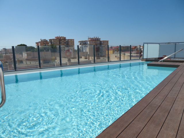 Piscina de Apartament de lloguer en Torremolinos amb Aire condicionat, Traster i Moblat