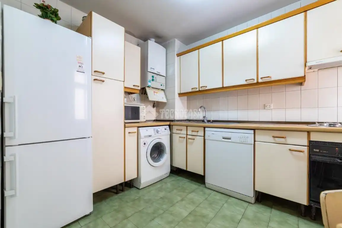 Küche von Wohnung zum Verkauf in Madrid mit Parkett