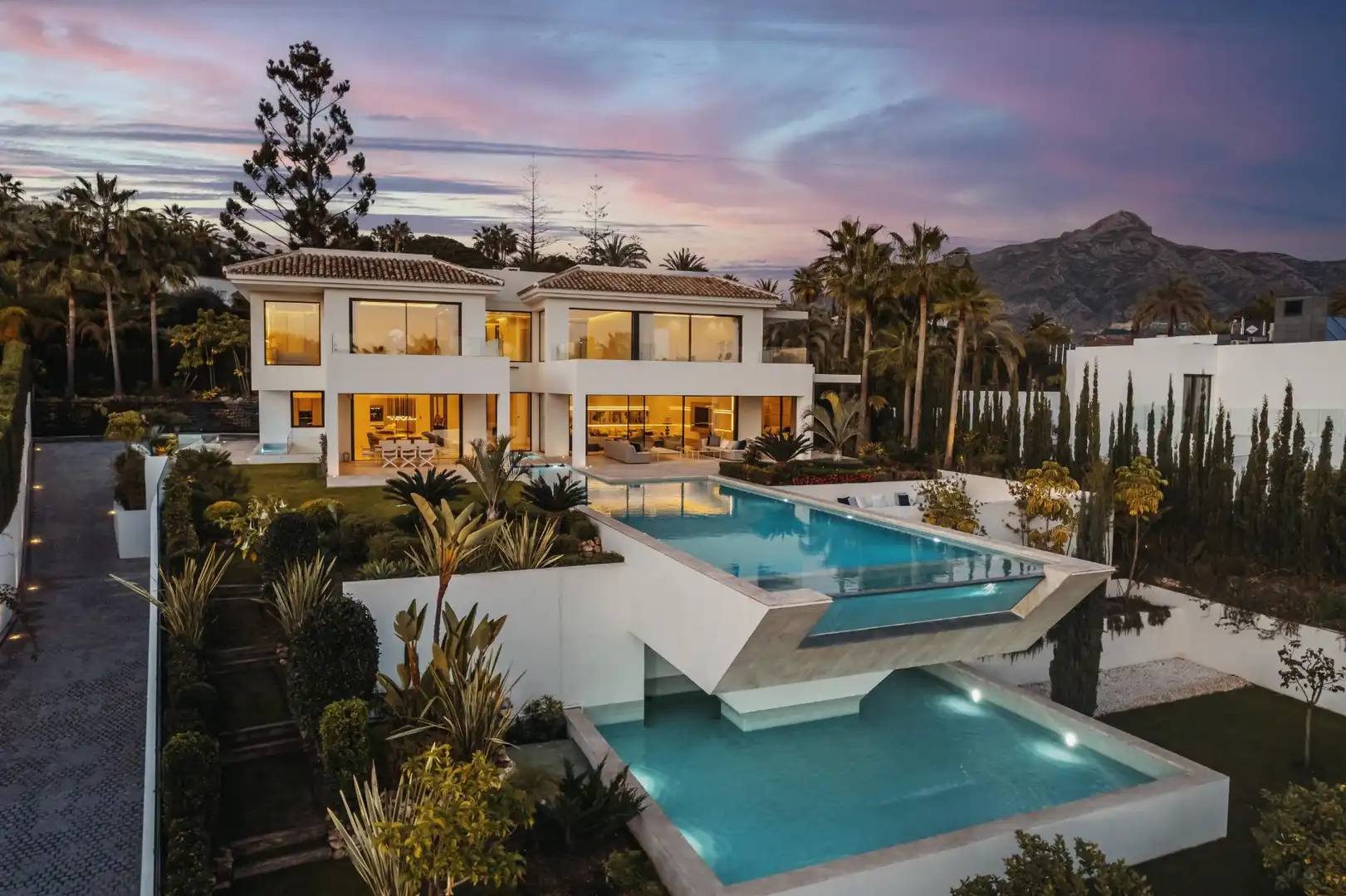 Villa mit Pool zum Verkauf in Nueva Andalucía