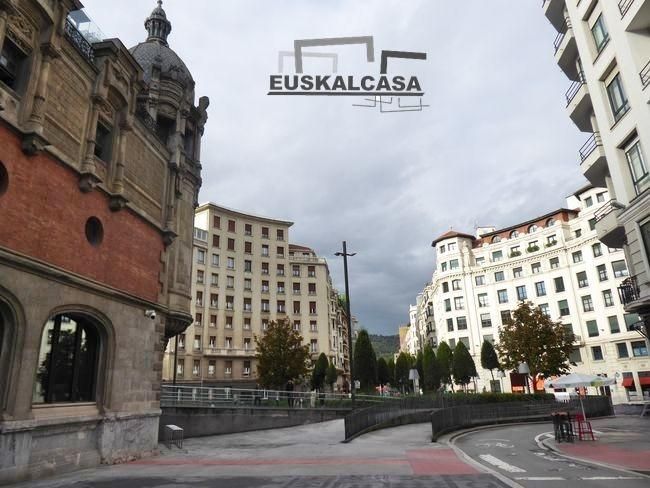 Vista exterior de Pis en venda en Bilbao  amb Calefacció, Terrassa i Traster