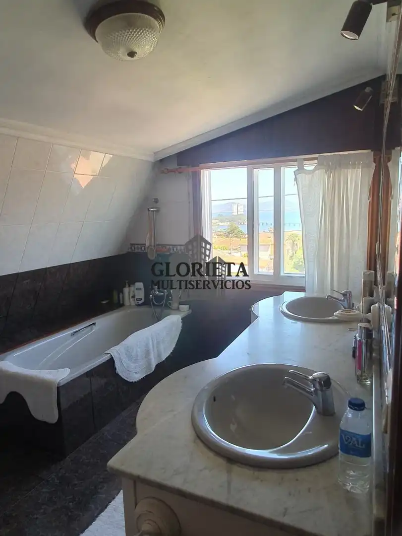 Bathroom of Houses for sale in Vigo   with Heating, Parquet flooring and Terrace