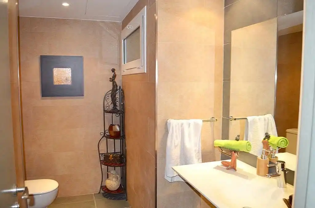 Baño de Ático en venta en Lleida con Aire acondicionado, Calefacción y Piscina