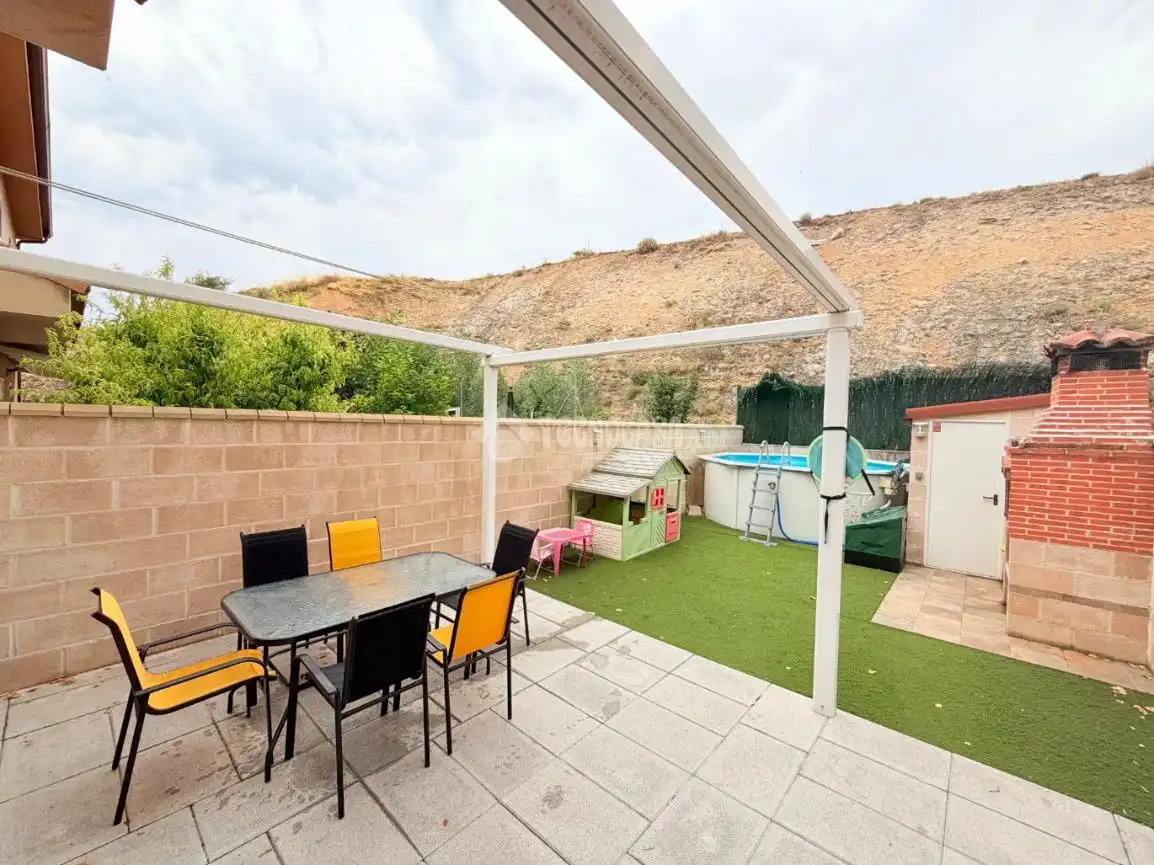 Terraza de Casa adosada en venta en Hontanares de Eresma con Calefacción