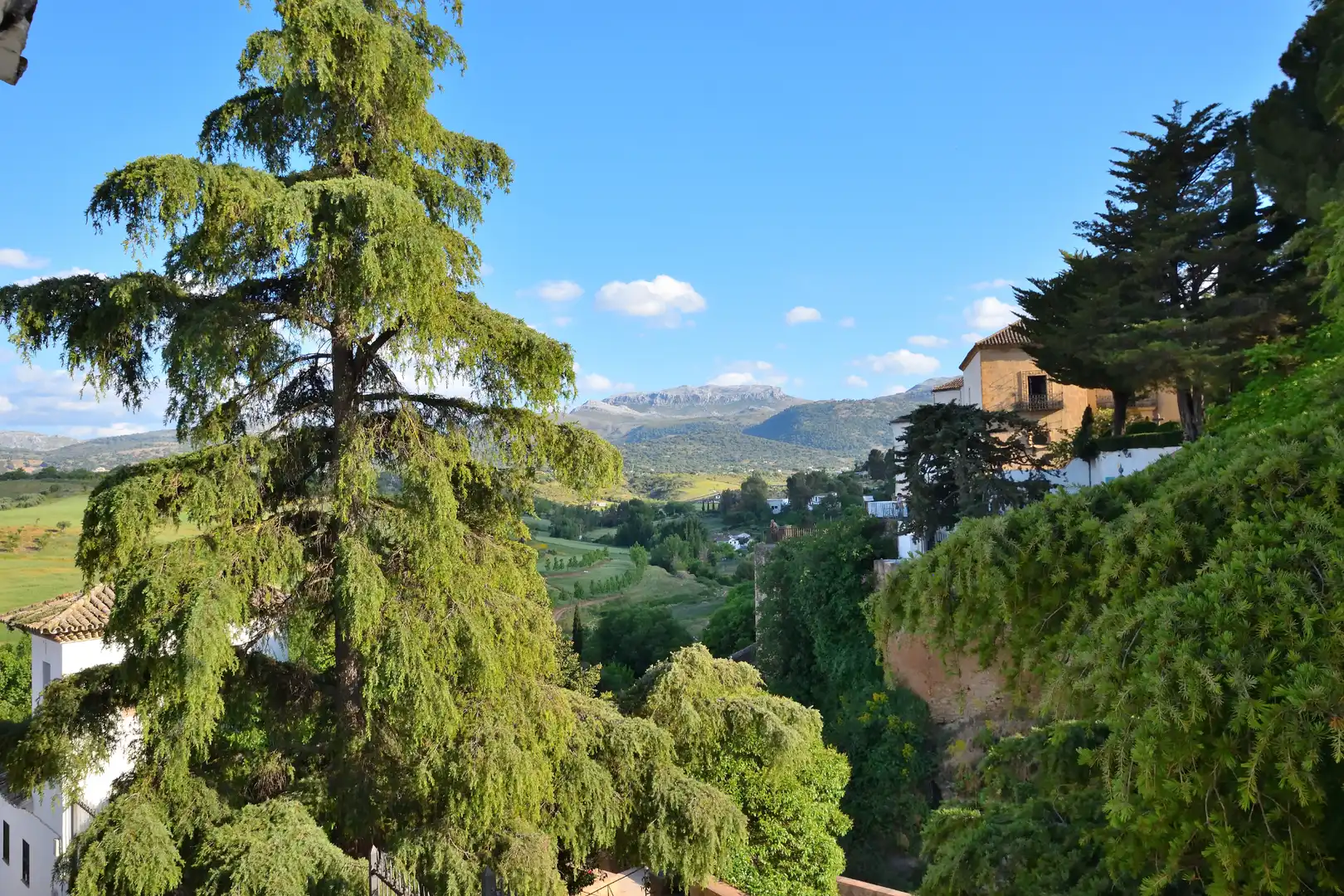 Vista exterior de Casa adosada en venta en Ronda con Terraza y Balcón