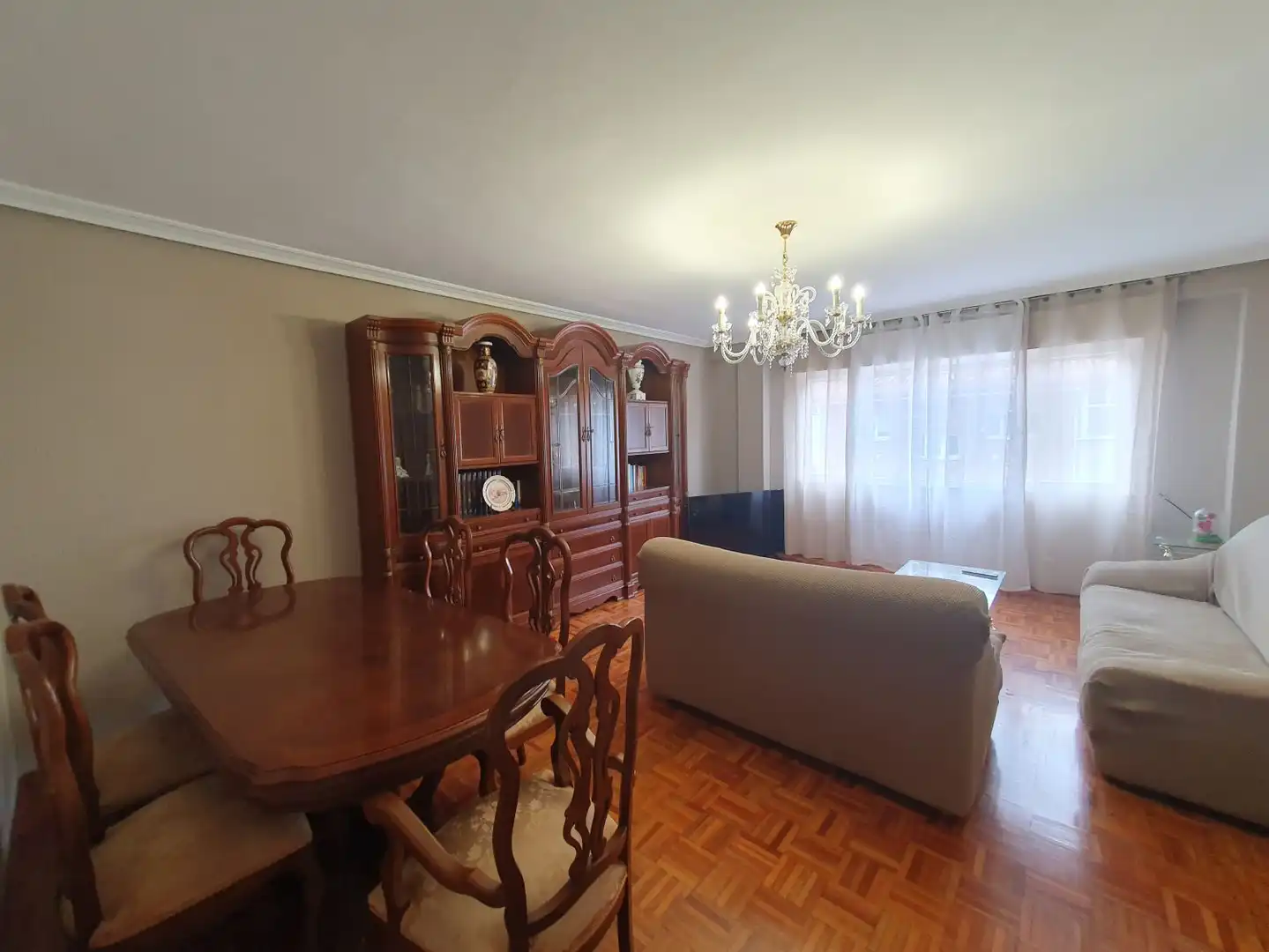 Sala d'estar de Pis de lloguer en Grado amb Calefacció