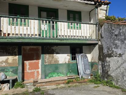 Vista exterior de Casa adosada en venda en Suances amb Jardí privat i Balcó
