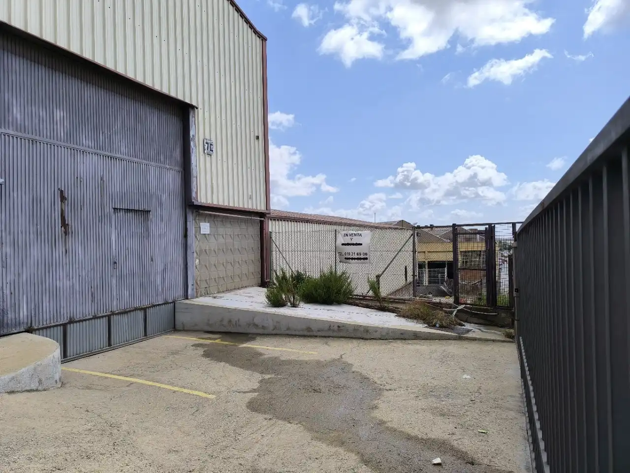 Außenansicht von Fabrikhallen zum Verkauf in Sant Boi de Llobregat