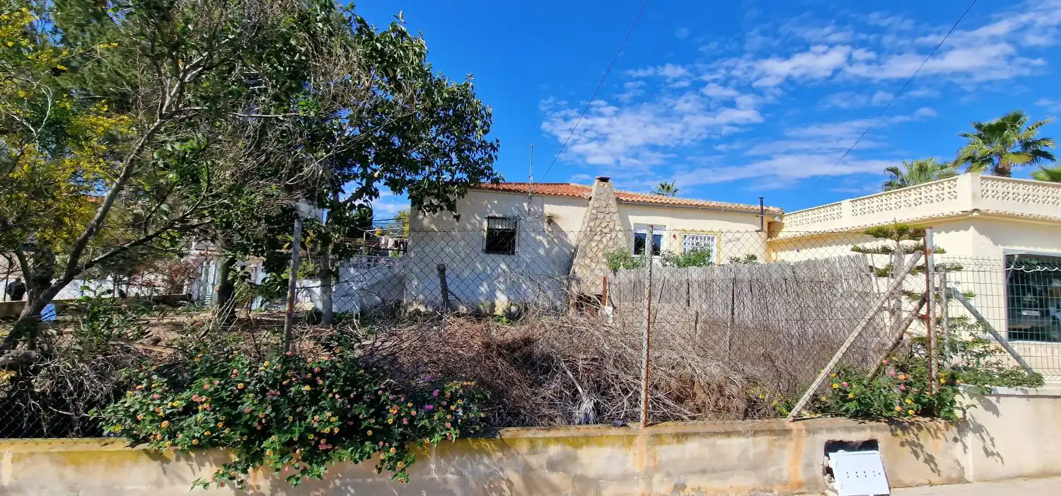 Vista exterior de Finca rústica en venda en Algorfa amb Jardí privat