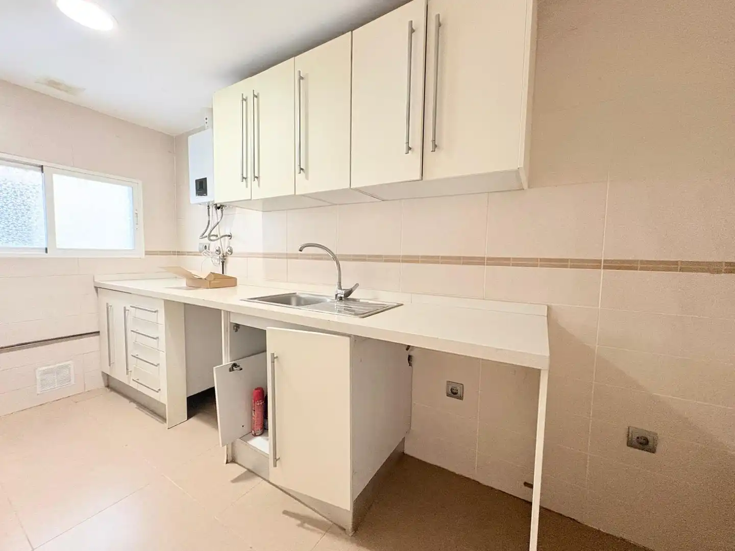 Cocina de Piso en venta en Sedaví con Aire acondicionado, Jardín privado y Balcón