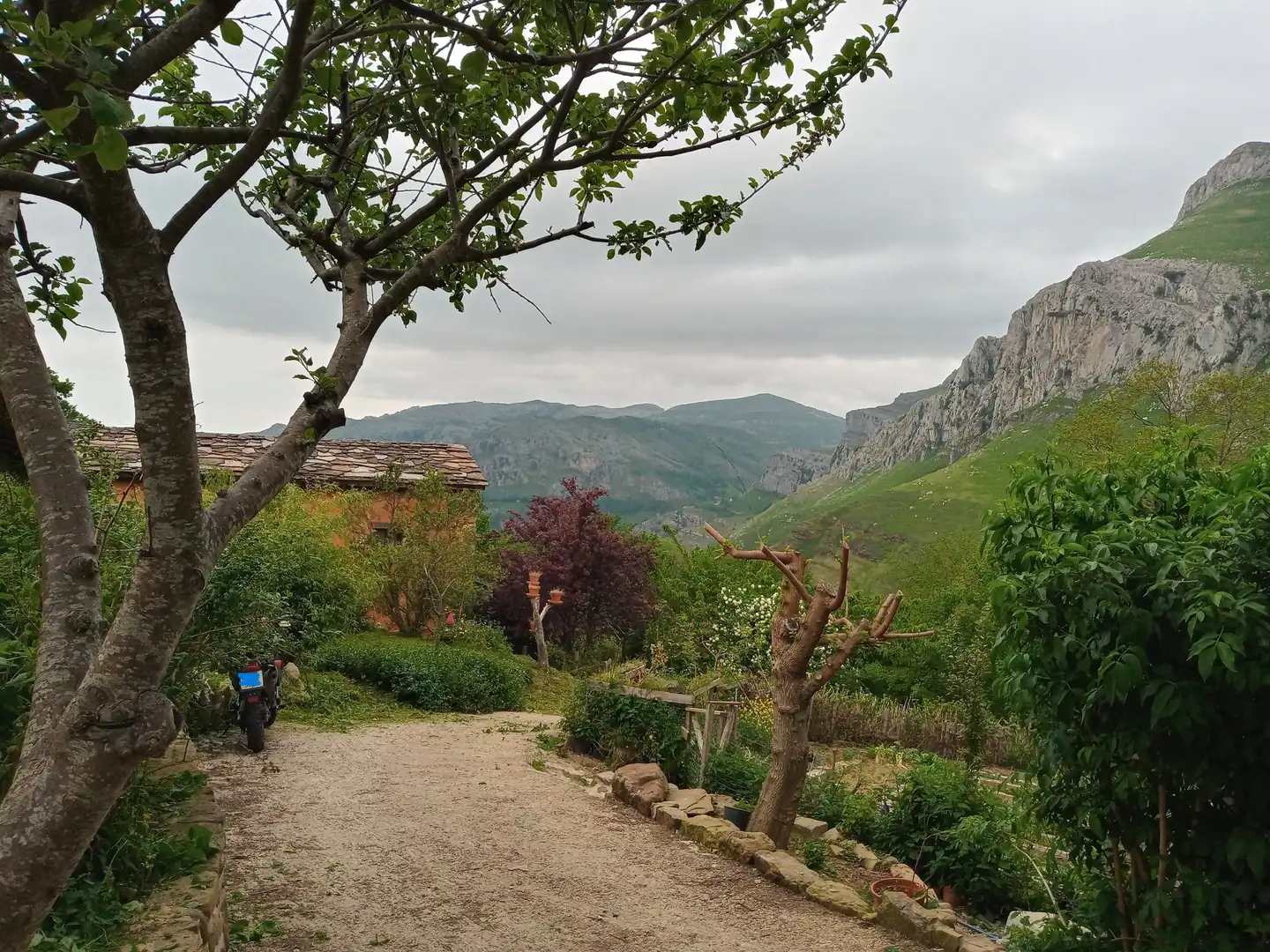 Jardín de Finca rústica en venta en San Roque de Riomiera con Jardín privado