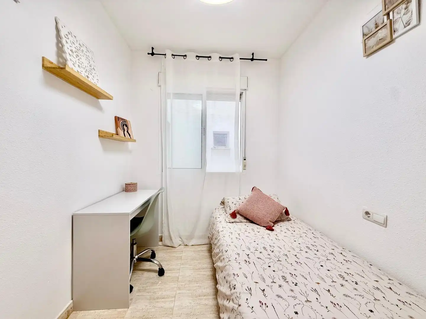 Schlafzimmer von Wohnungen zur Miete in Torrevieja mit Heizung, Terrasse und Schwimmbad
