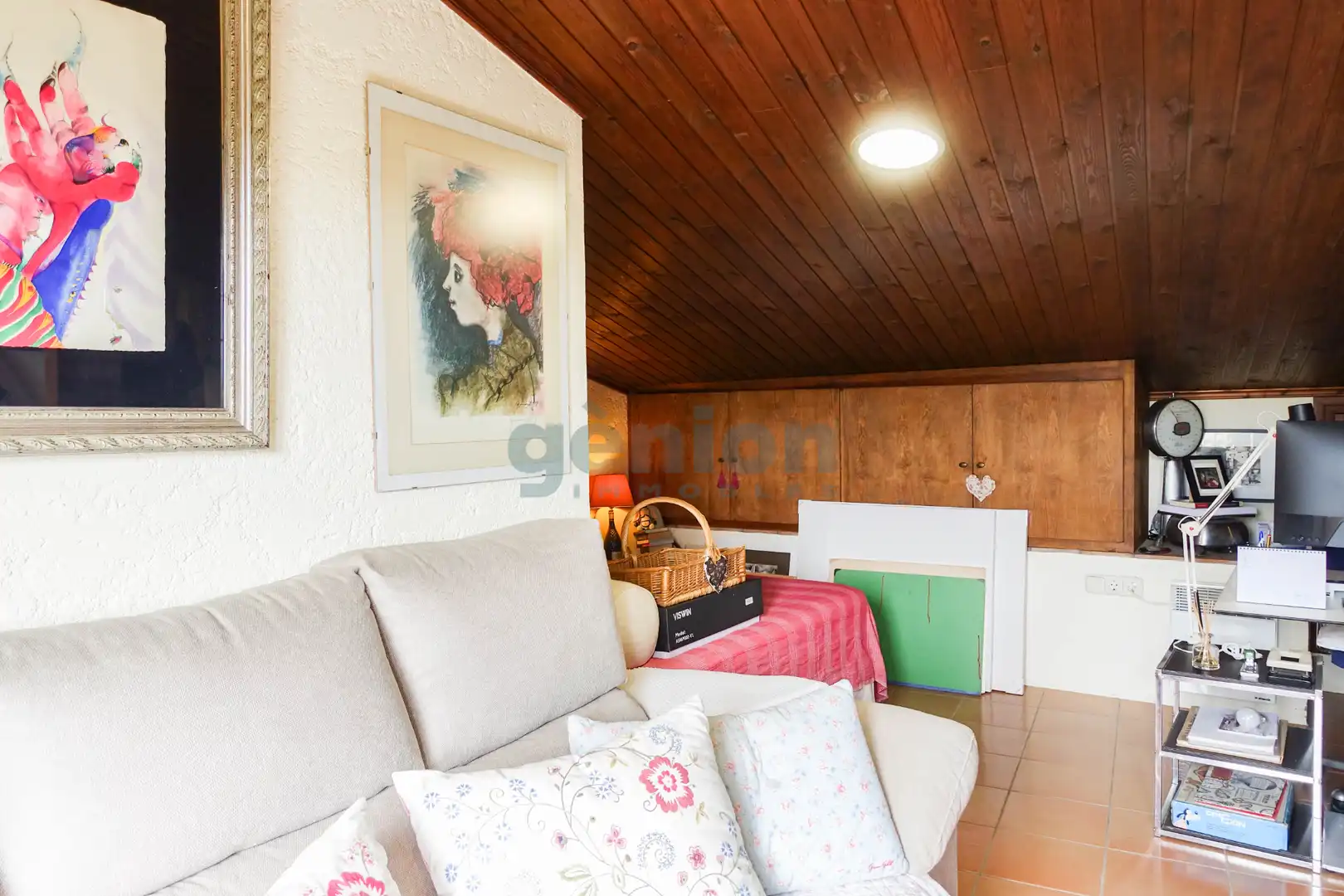 Sala de estar de Finca rústica en venta en Sant Miquel de Fluvià con Aire acondicionado, Calefacción y Jardín privado