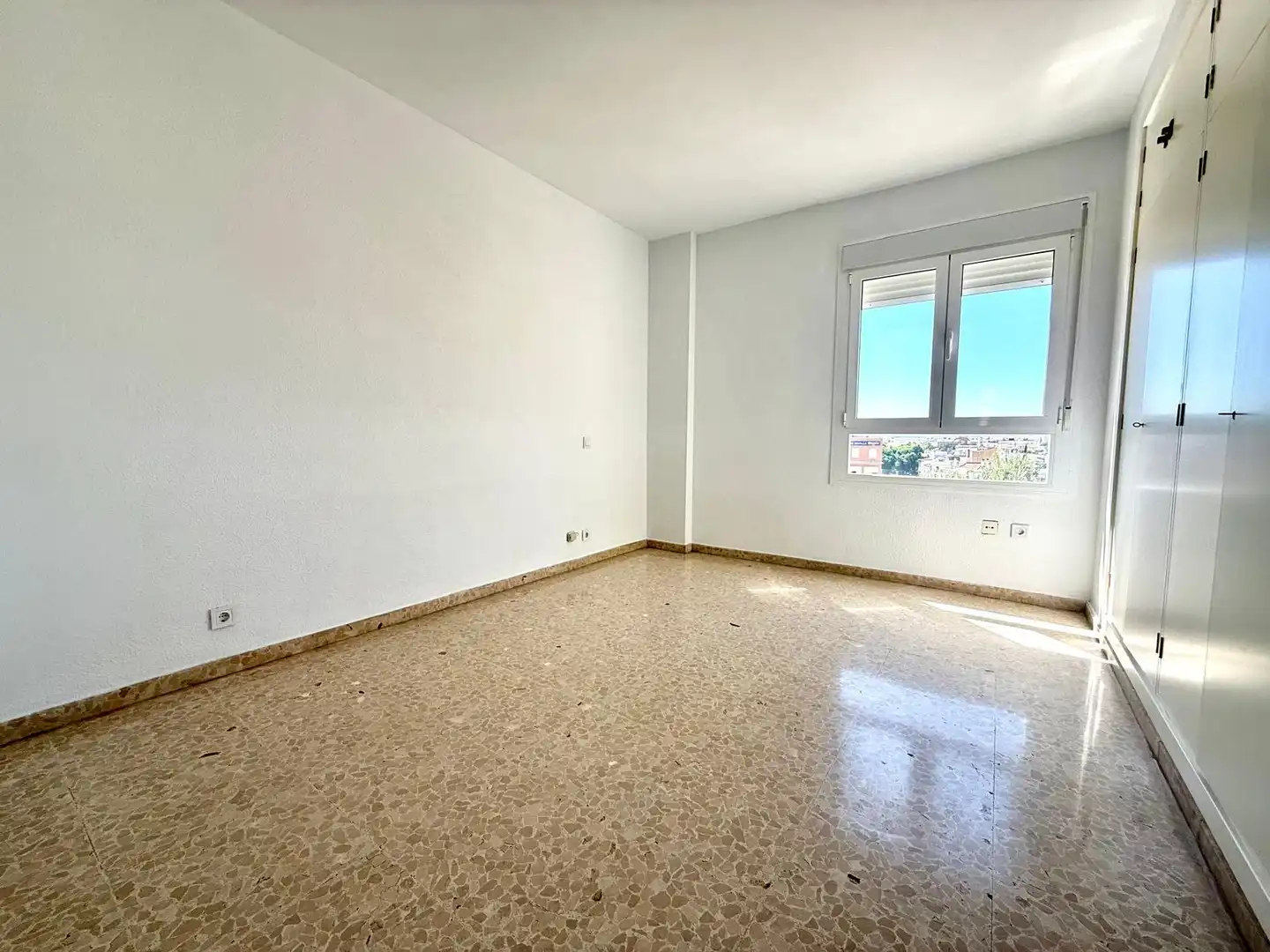 Bedroom of Flat for sale in Sevilla  with Furnished