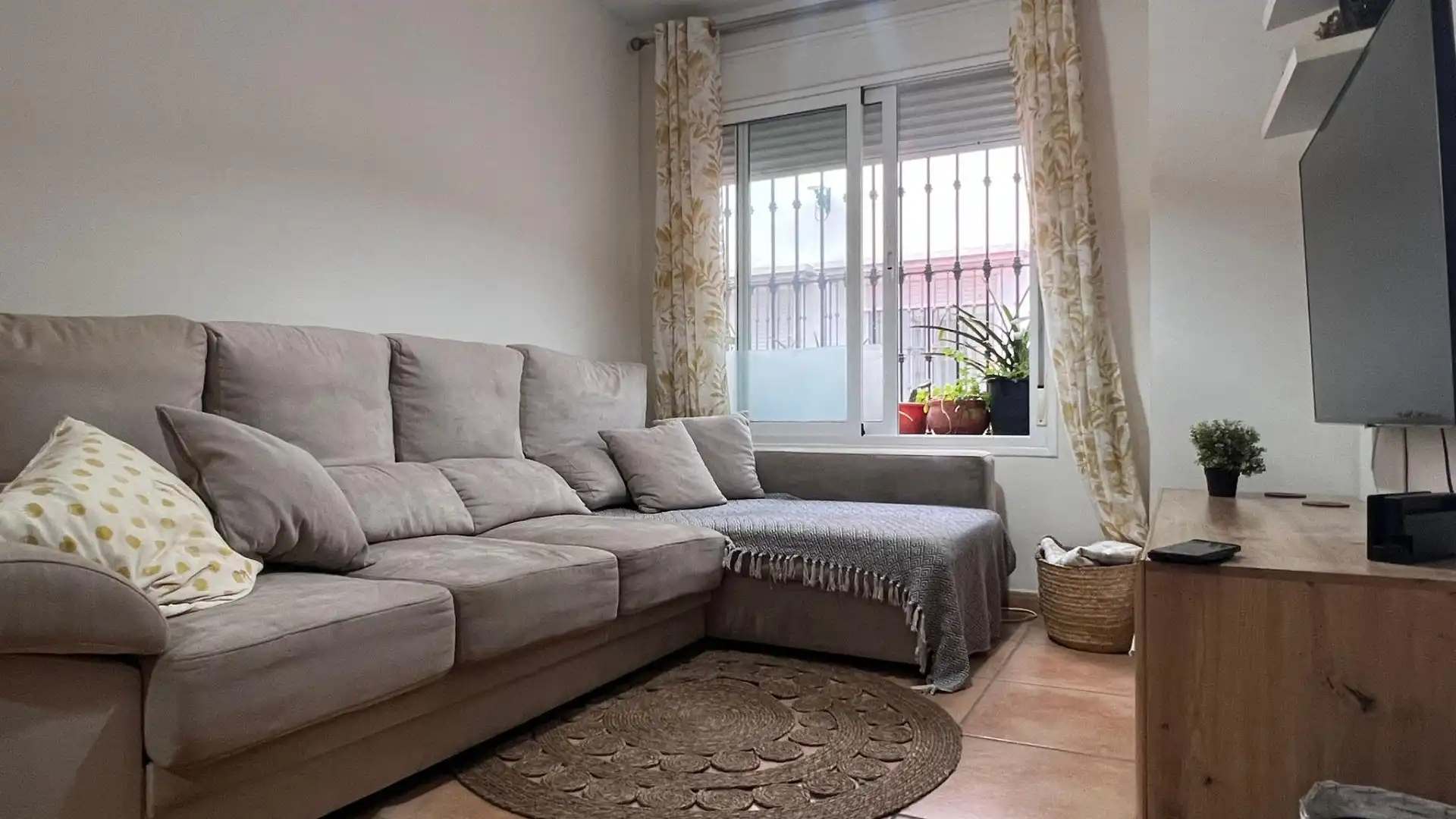 Sala de estar de Casa adosada en venta en Los Barrios con Terraza y Trastero