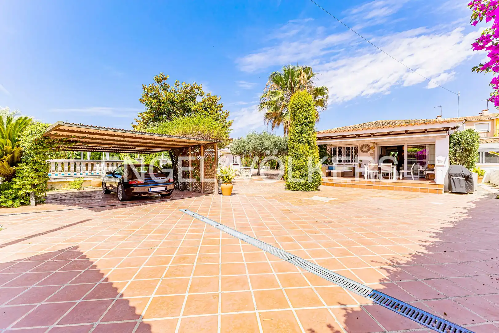 Vista exterior de Casa o xalet en venda en Torredembarra amb Aire condicionat, Calefacció i Jardí privat