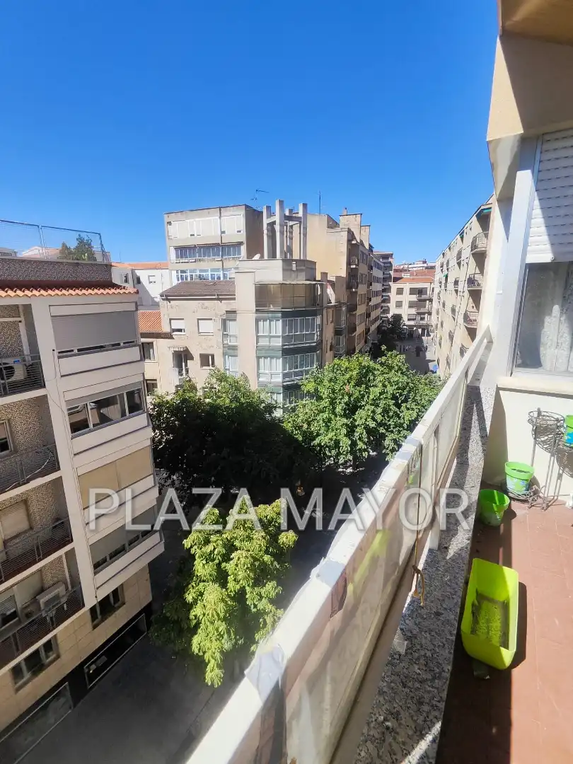 Vista exterior de Piso en venta en Salamanca con Calefacción, Parquet y Amueblado