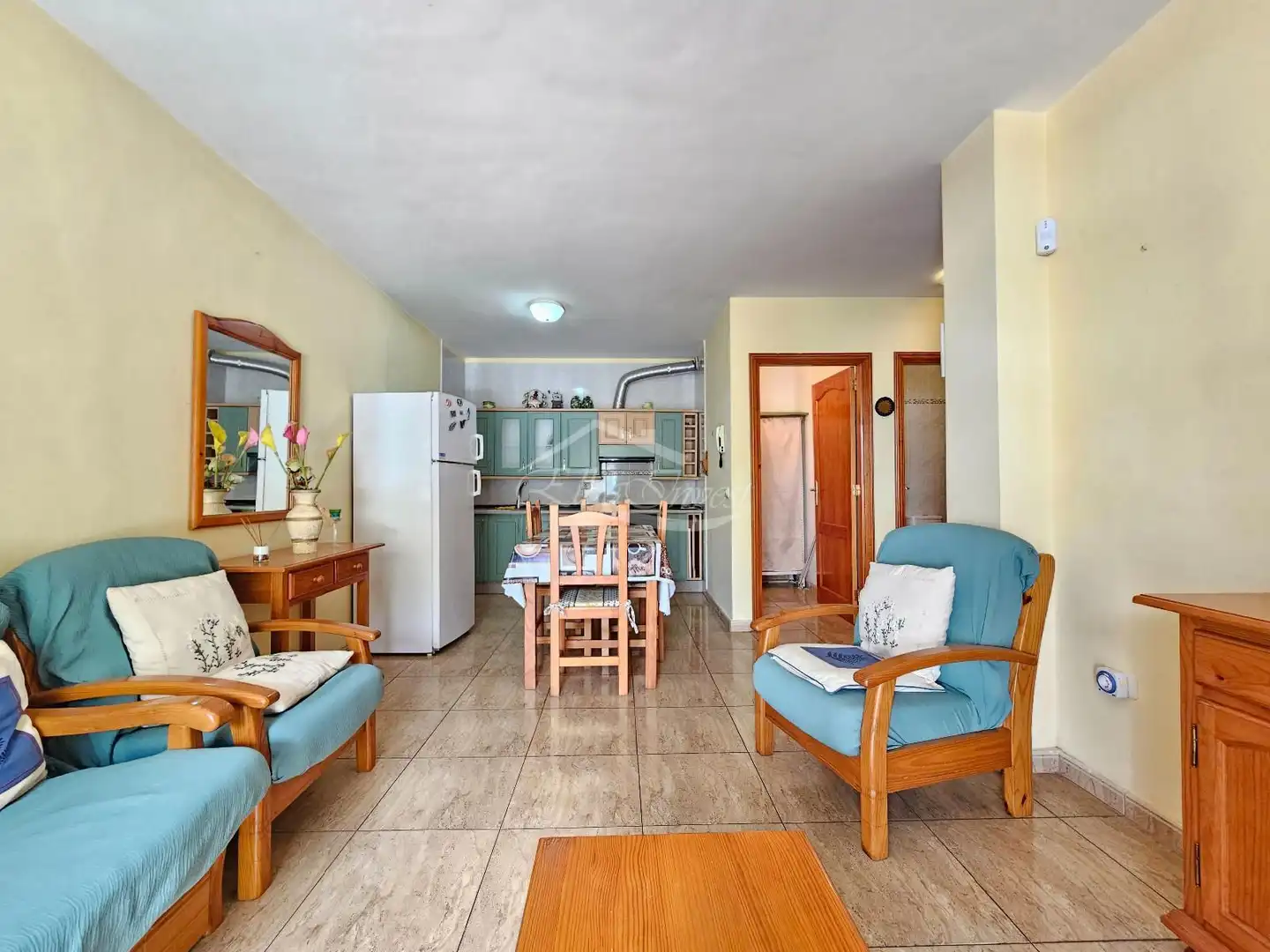 Living room of Flat for sale in Guía de Isora  with Terrace, Furnished and Oven