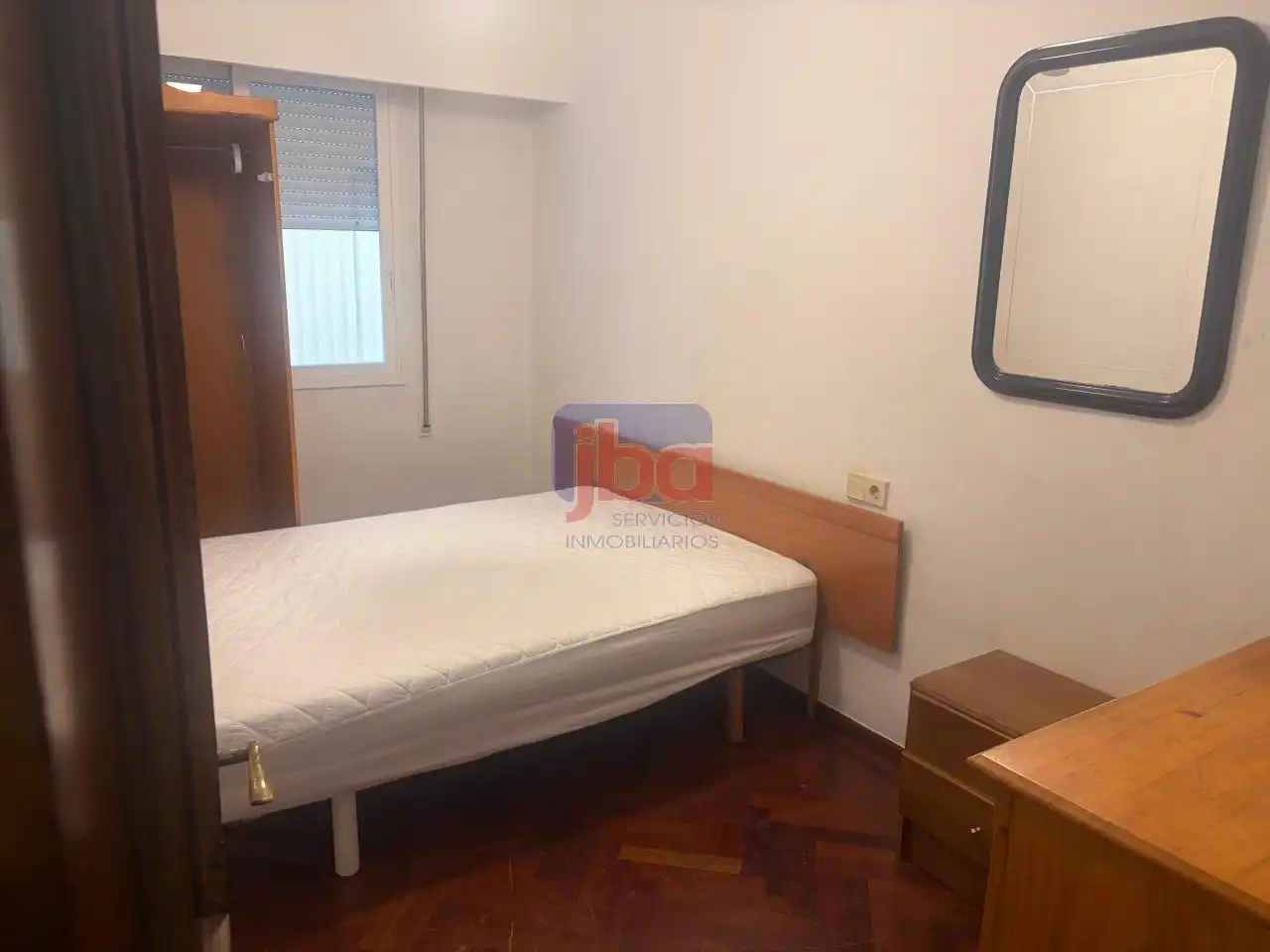 Dormitori de Pis en venda en Ourense Capital  amb Parquet