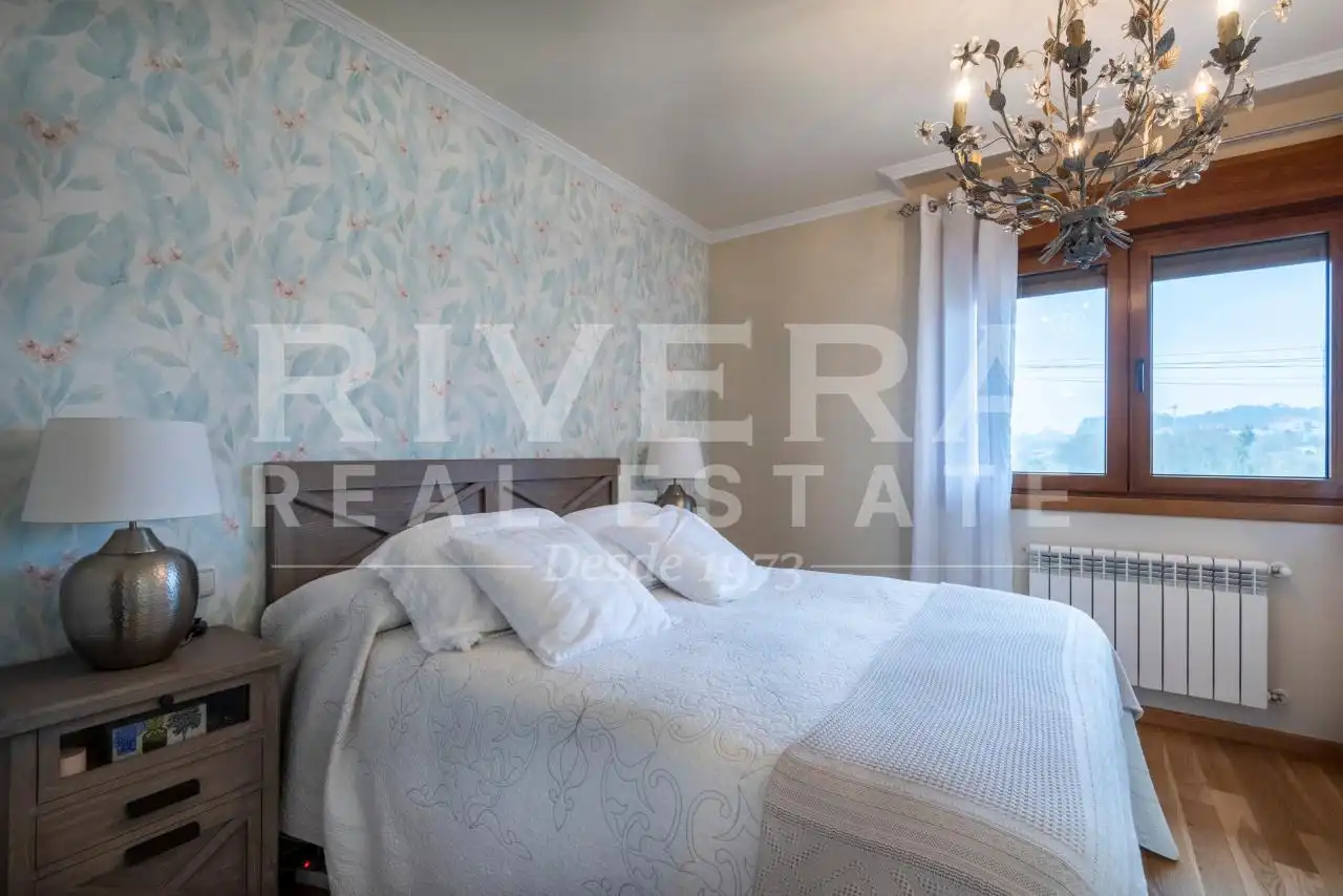 Habitación de Casa o chalet en venta en Sanxenxo con Calefacción, Jardín privado y Parquet