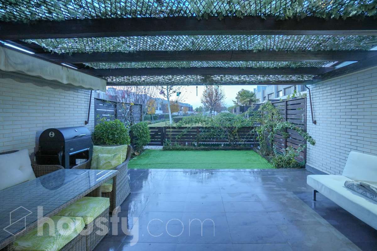 Terrassa de Pis en venda en  Madrid Capital amb Aire condicionat, Calefacció i Jardí privat