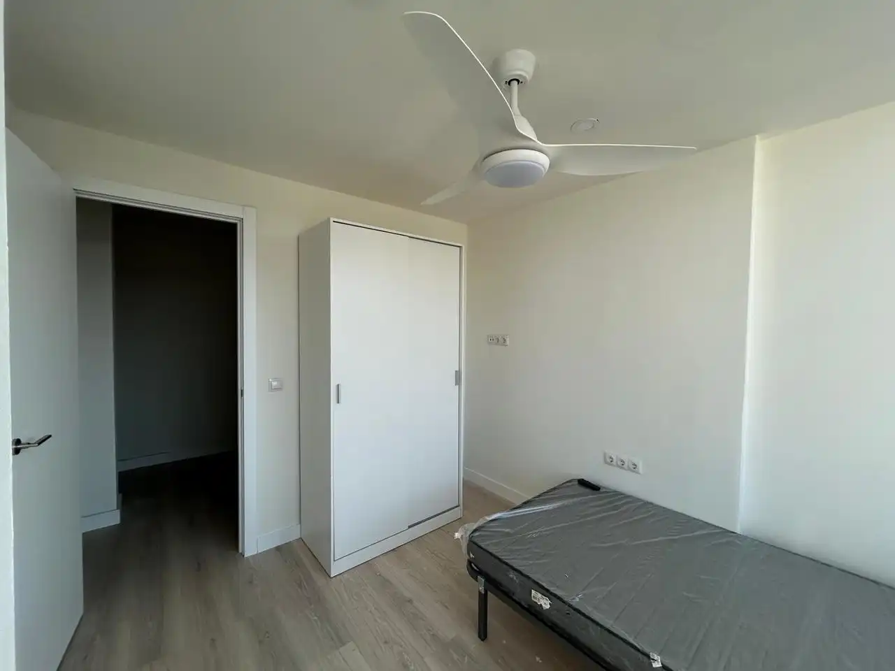 Bedroom of Flat for share in San Juan de Aznalfarache  with Furnished