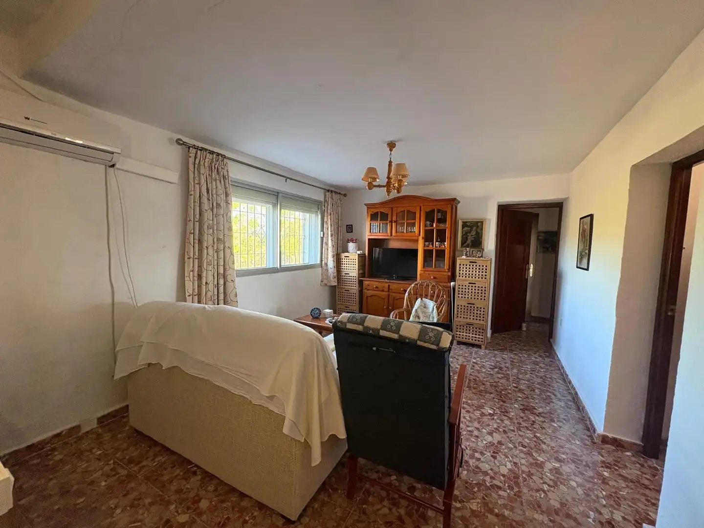 Dormitori de Casa o xalet en venda en Chiclana de la Frontera amb Aire condicionat, Jardí privat i Piscina