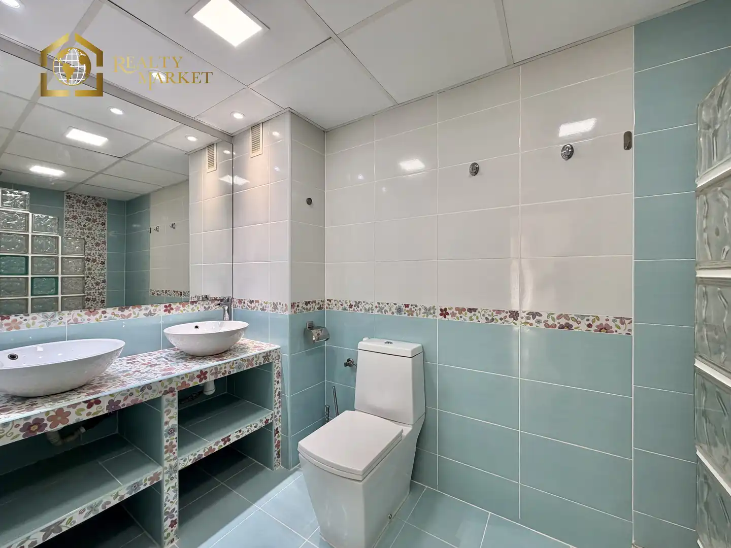 Bathroom of Flat for sale in Valencia  with Private garden, Furnished and Washing machine