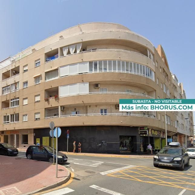 Vista exterior de Piso en venta en Torrevieja con Piscina