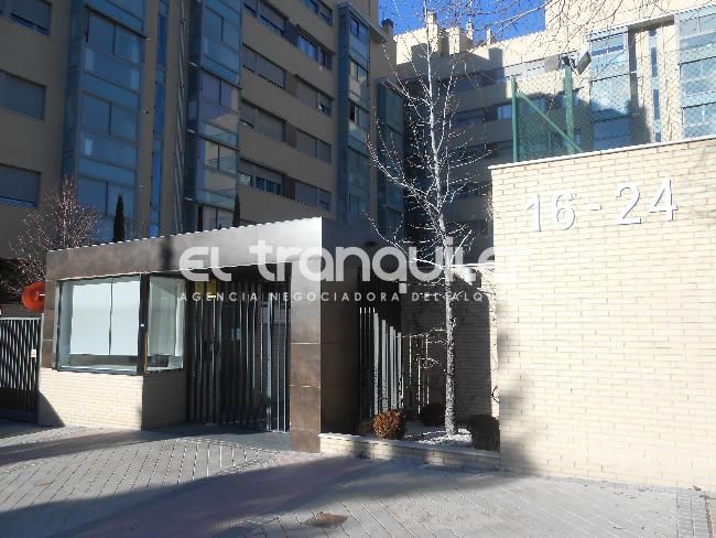 Vista exterior de Pis de lloguer en  Madrid Capital amb Aire condicionat, Piscina i Moblat