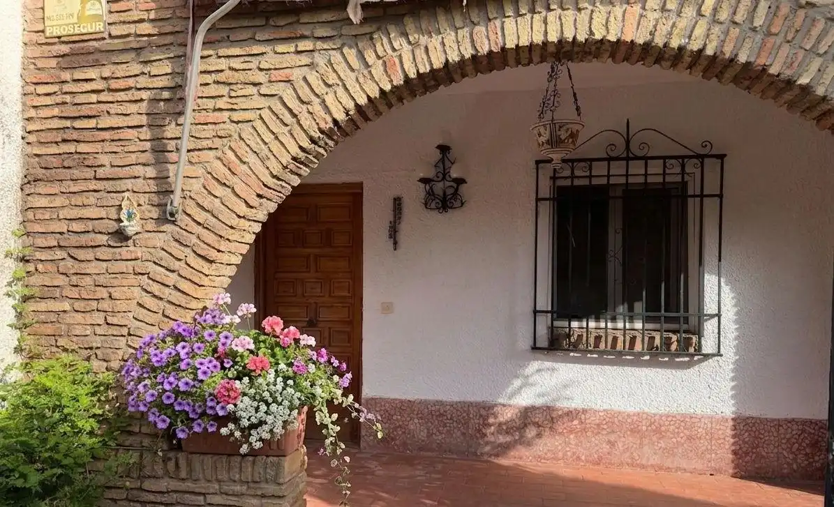 Casa o xalet en venda en Dos Hermanas amb Jardí privat i Alarma