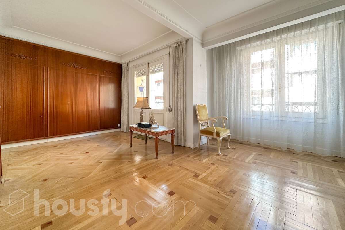 Living room of Flat for sale in  Madrid Capital  with Heating, Parquet flooring and Terrace