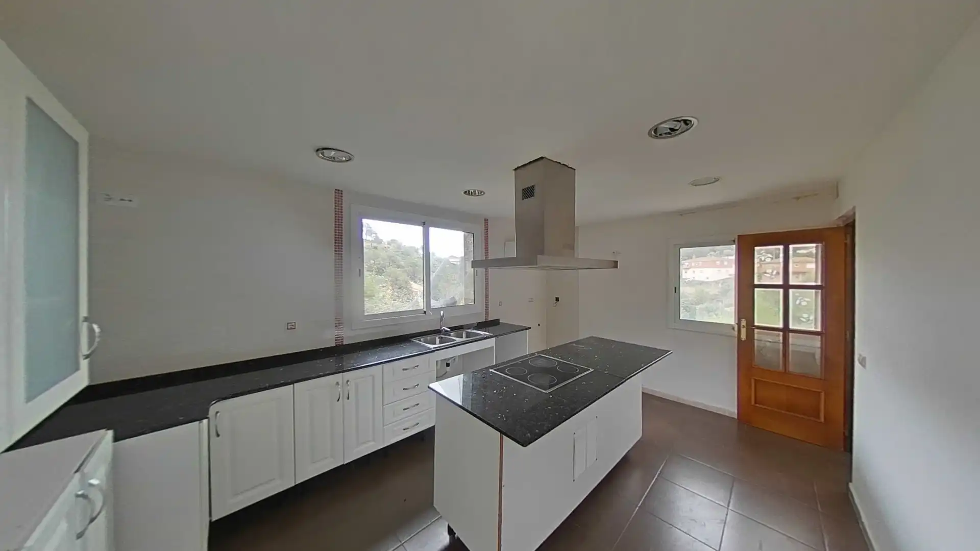Küche von Haus oder Chalet zum Verkauf in Cubelles mit Privatgarten und Abstellraum