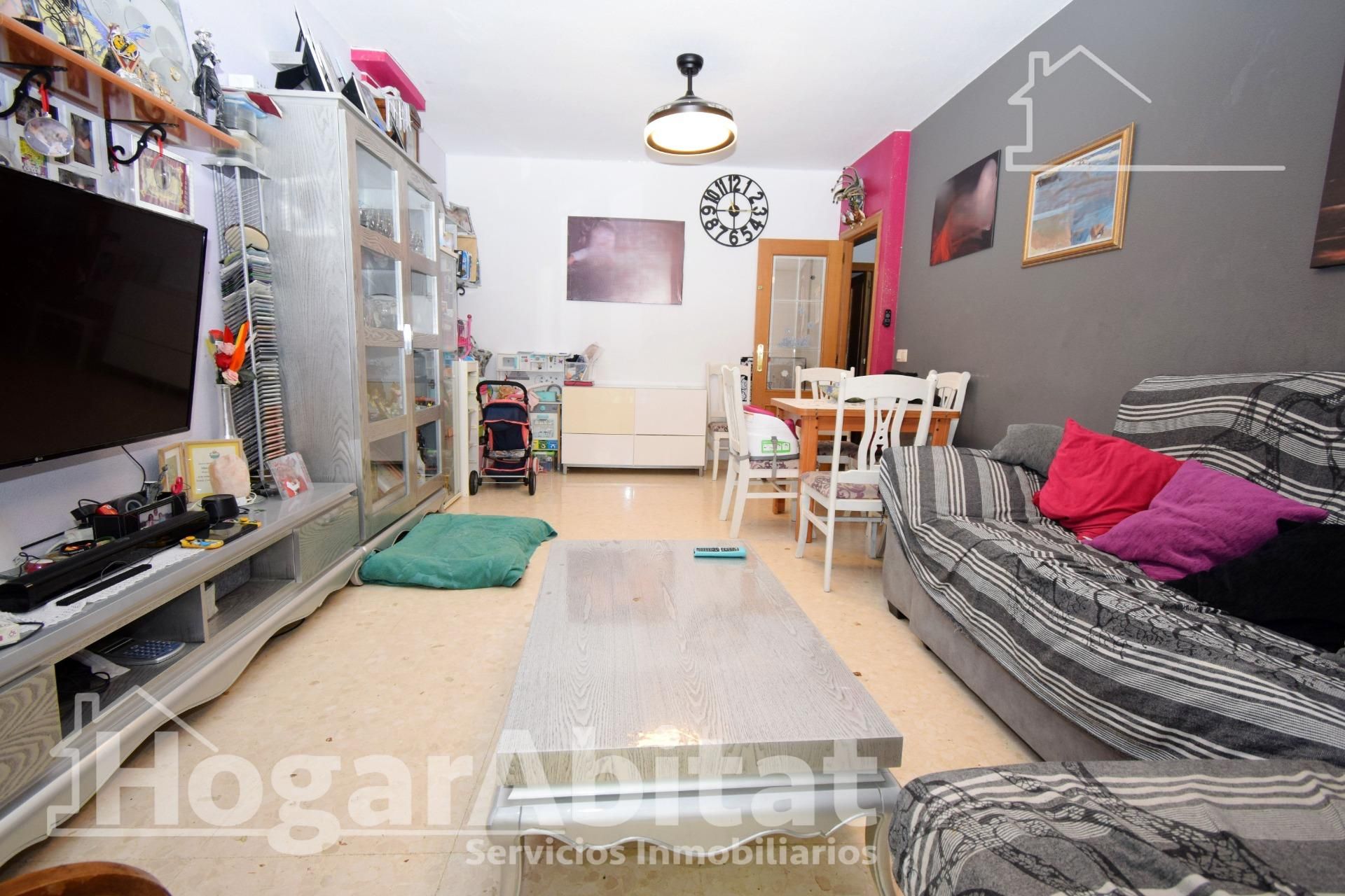 Living room of Flat for sale in Montserrat  with Terrace and Storage room
