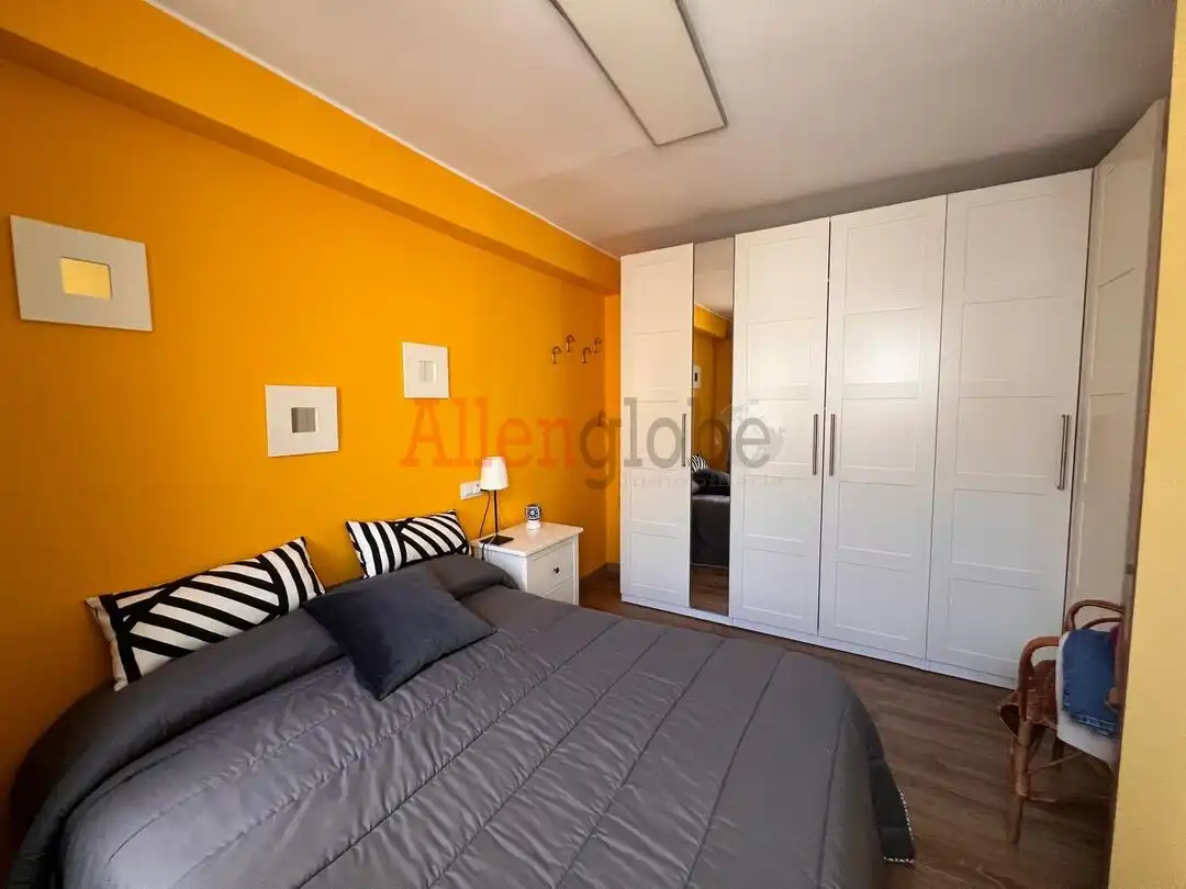 Habitación de Apartamento en venta en Oviedo  con Calefacción