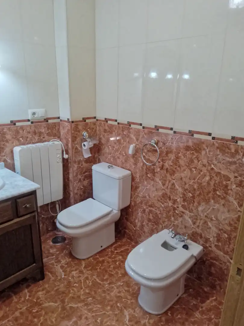 Bany de Casa o xalet de lloguer en Escalona amb Aire condicionat, Jardí privat i Terrassa
