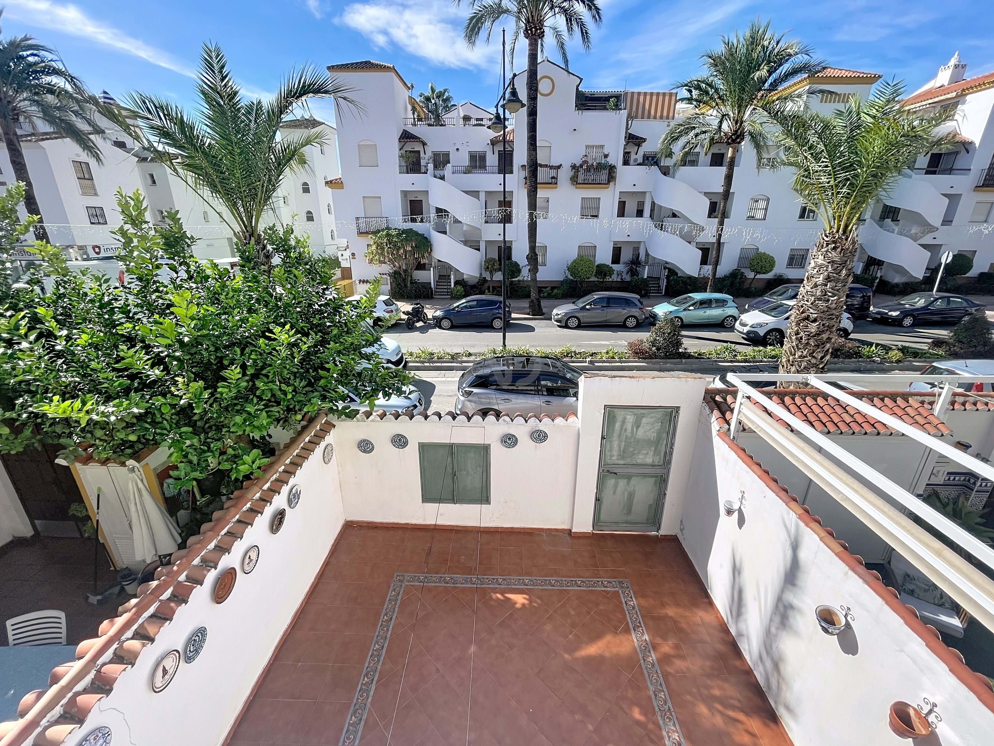 Vista exterior de Casa adosada en venda en Benalmádena amb Aire condicionat i Calefacció