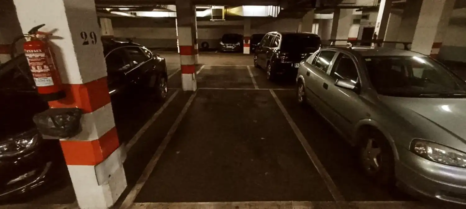 Parking de Piso en venta en Gijón  con Calefacción