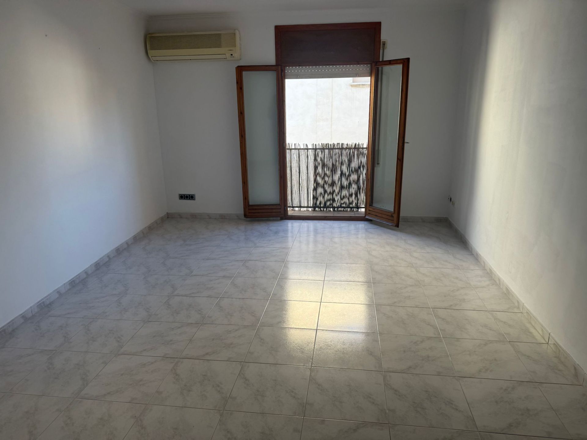 Bedroom of Flat to rent in Breda  with Air Conditioner