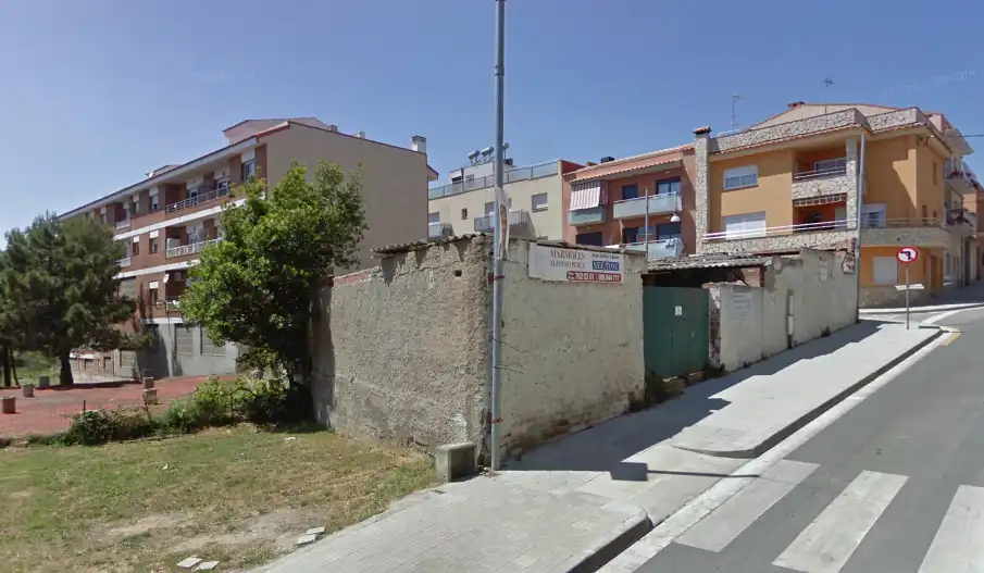 Terreny residencial en venda a Carrer Montblanc 1