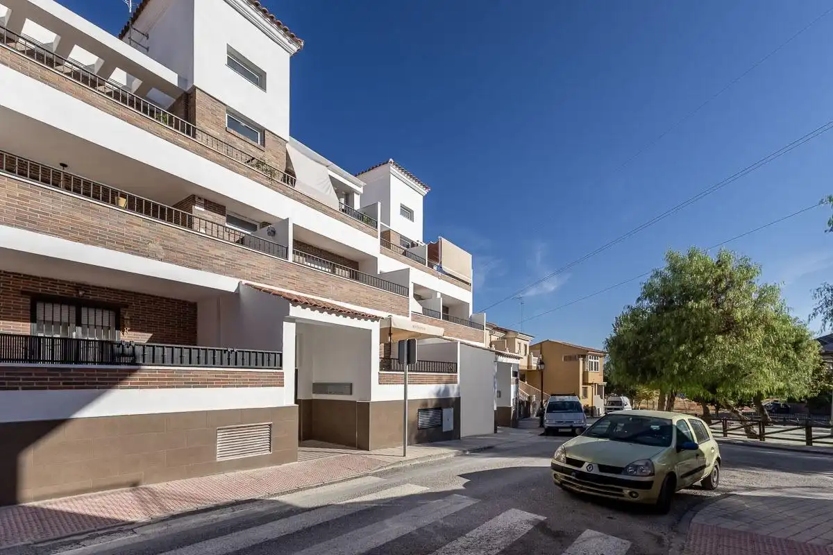 Vista exterior de Piso en venta en Las Gabias con Terraza y Trastero