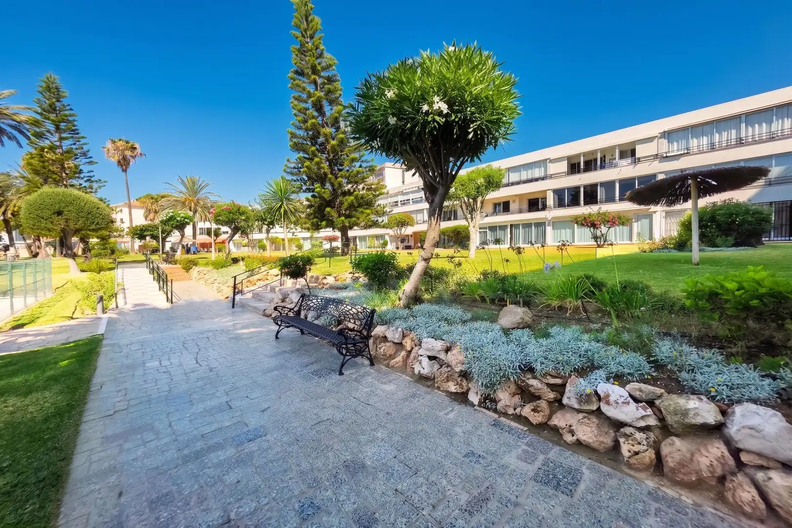 Vista exterior de Apartament en venda en Benalmádena amb Aire condicionat, Calefacció i Jardí privat