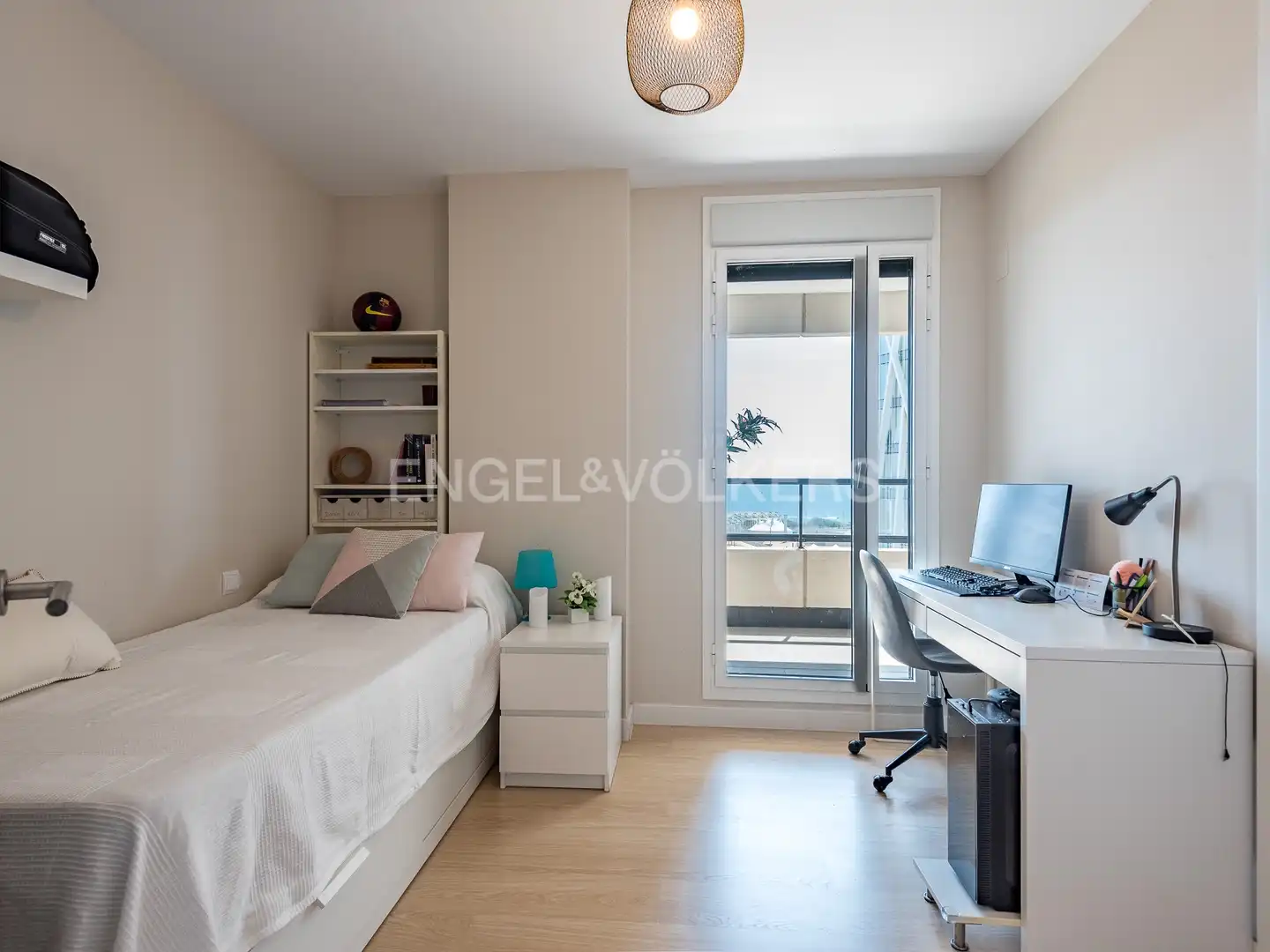 Bedroom of Flat for sale in Barcelona  with Air Conditioner, Heating and Parquet flooring